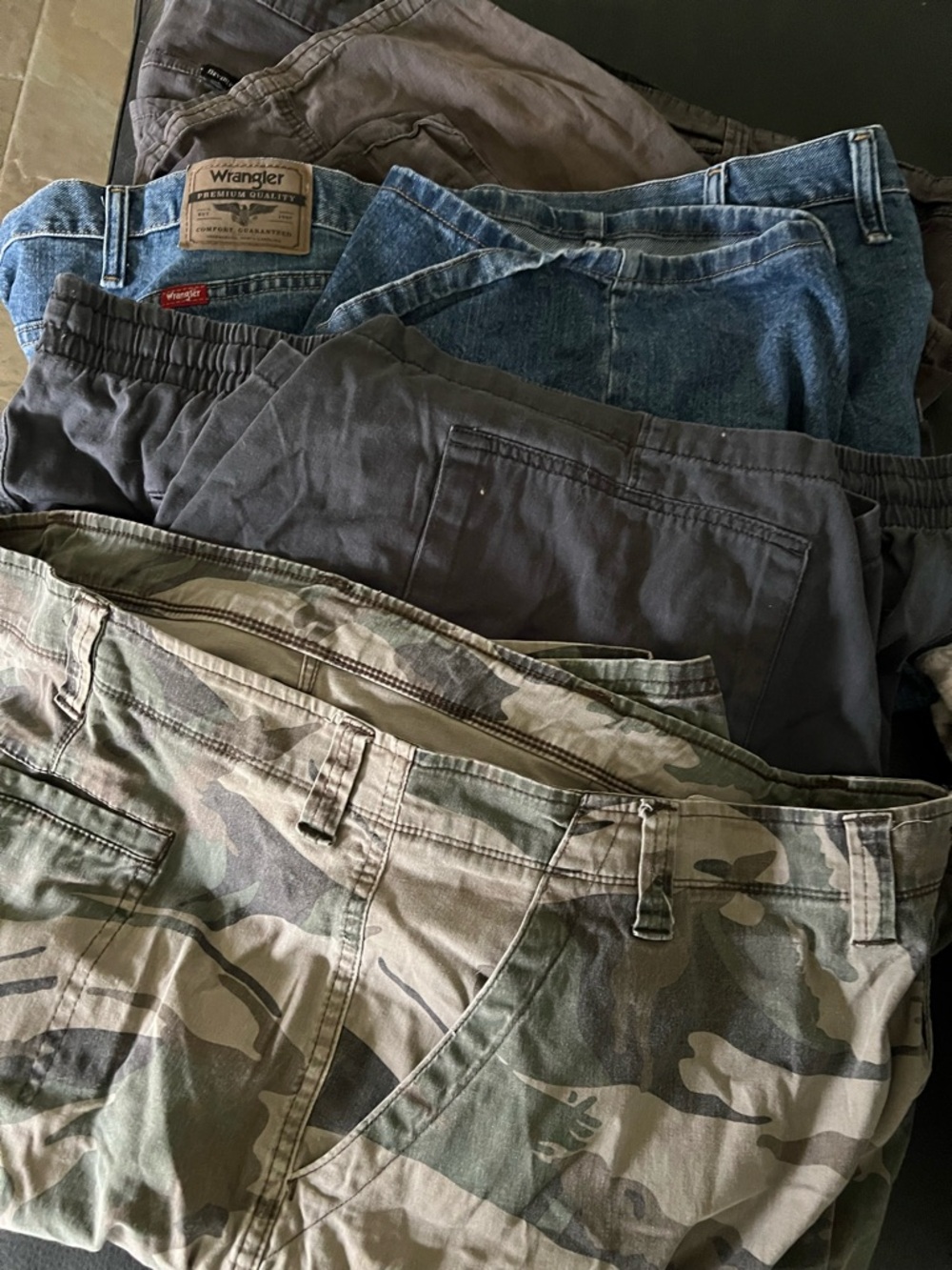Wrangler Mixed Pants Bundle in Green Camo, Blue, Gray Mens Sz 48 4pr